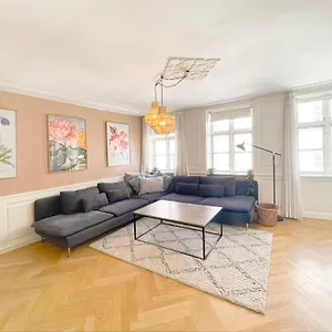  Apartment Large Apartment With 4 Bedrooms In Copenhagen